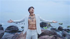 帥氣的網紅李川推出寫真。（圖／曖維多媒體廣告行銷提供）