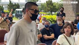 Toyz，販售大麻，入獄前手機交給媽媽，不敢對望，觸景傷情， 母放聲痛哭，(圖／翻攝畫面)