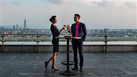 台北萬豪酒店INGE’S Bar&Grill，5月20日著粉紅裝扮點套餐贈特調。（圖／飯店旅宿業者提供）