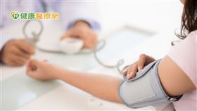 除了藥物治療、在家中使用驗證過的血壓計測量非常重要外，兩位醫師也特別叮嚀，不可忽略調整生活對血壓控制的影響，在選擇運動方式時應注重持之以恆。