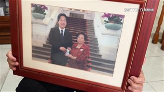 台南鄉親520包車觀禮　9旬嬤珍藏與賴合照