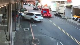 拖吊車,脫勾,BMW X5,NISSAN,違規停車