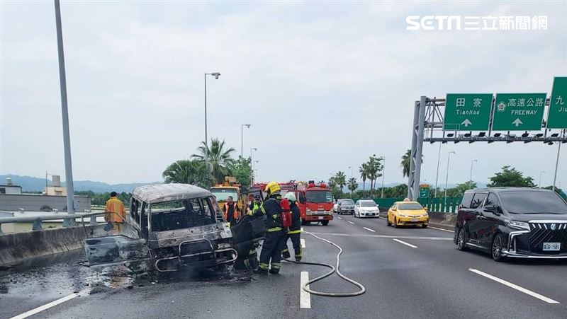 新/國道「車輪鎖死」起火 2人跳車逃生