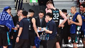▲臺北富邦勇士總教練許晉哲喊暫停。（圖／記者劉彥池攝影）