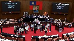 綠嗆藍暴.力2400