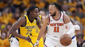 ▲布朗森（Jalen Brunson）上半場只得5分，尼克被溜馬扳平戰局。（圖／美聯社／達志影像）