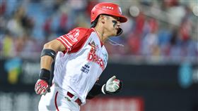 ▲拿莫．伊漾9局下2出局，炸裂再見全壘打當英雄。（圖／味全龍提供）