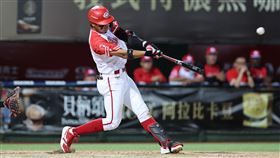 ▲拿莫．伊漾9局下2出局，炸裂再見全壘打當英雄。（圖／味全龍提供）