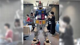 鋼彈裝扮吃喜酒