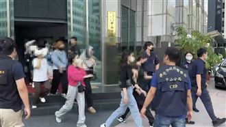 地下室經營泰國色情店　整排小姐走出警局