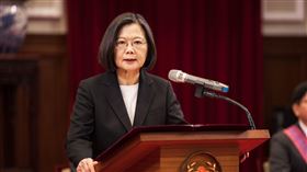 蔡英文總統今（13）日頒授副總統賴清德等13名政務人員勳章。（圖／總統府提供)