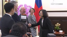 蔡總統任期最終日　府內馬拉松式接見外賓