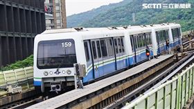 北捷表示，淡水信義線、松山新店線（小碧潭站）、文湖線等路線的高架及平面段，當實際瞬間風速達10級風以上，或10分鐘內之平均風速達7級風時，即依照標準作業程序暫停營運。（圖／資料照）