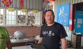 王義川今衝宜蘭「拔蔥」，即興飆演技「我有欠蔥嗎？」（圖／翻攝自憨川去兜位 YouTube頻道）