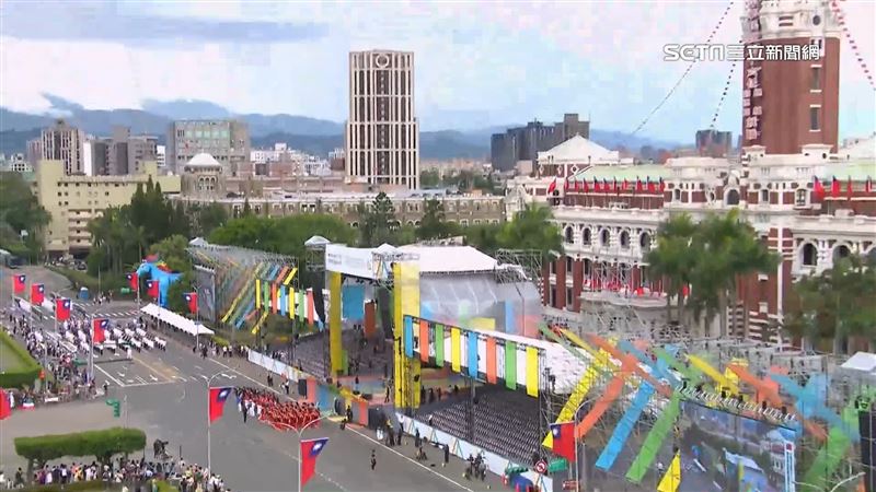 影/總統就職典禮預演 雷虎小組噴彩煙衝場