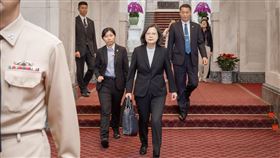 蔡英文總統最後一天上班。（圖／翻攝蔡英文臉書)