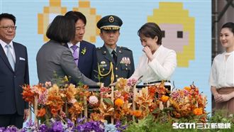 蔡英文揮手走出總統府　蕭美琴不捨落淚了