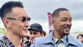 王陽明和威爾史密斯相見歡。《絕地戰警：生死與共》。（圖／索尼影業提供）