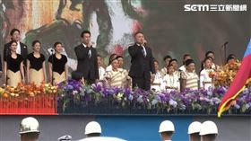 由中職昔日4大強投陳義信、黃平洋、謝長亨、康明杉領唱國歌。