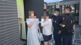 文山接獲民眾欲跳漏，事實只是曬鞋子被鎖在頂樓。（圖／翻攝畫面）