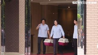 卸任如釋重負？！蔡英文笑：這兩隻蠻重的