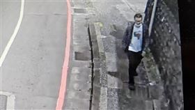 基隆市警局今天公布簡男離開醫院時的影像，如民眾發現可立即打110通報。