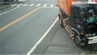 衰爆！飼料車逆向撞店家　撞毀220萬賓士