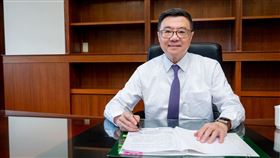 行政院長卓榮泰今(20）日正式上任並簽署第一份公文。（圖／行政院提供)