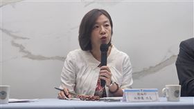 永豐化學遭停業引醫界擔憂  林靜儀說明永豐化學工業股份有限公司生產輸液，供應占全台7成，現因違規遭勒令關廠引發醫界擔憂。衛福部次長林靜儀（圖）20日上任首日晚間親自出面表示，輸液暫時沒有缺貨問題，永豐內部尚有庫存，食藥署已駐場，將維持合約醫院出貨，均衡貨量、避免囤貨。中央社記者陳婕翎攝  113年5月20日