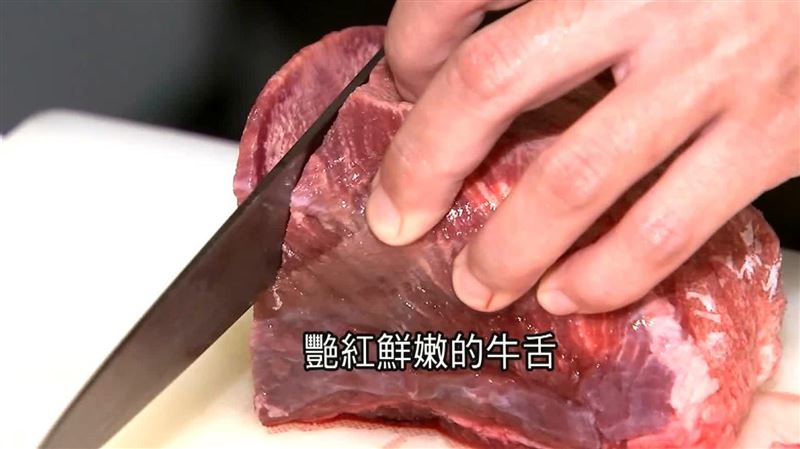無限牛舌狂上桌　2女崩潰一問真相超傻眼