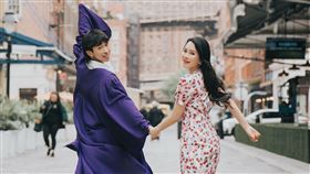 伊能靜到紐約參加兒子庾恩利的畢業典禮。（圖／翻攝庾恩利微博）