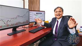 財管教授王昭文講授技術分析課程，其中「底底高」是他進場會抓的型態。（圖／鏡週刊提供）