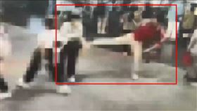 捷運,中山站,怪男,馬尾,靓女,飛踹,雨傘,隨機攻擊,北市