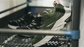 HOKA與WTAPS首度聯名，提供潮流愛好者全新選擇。（圖／品牌業者提供）