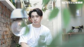 陳德修推出新專輯《適者生存》接受專訪聊創作故事。（圖／記者鄭孟晃攝影）