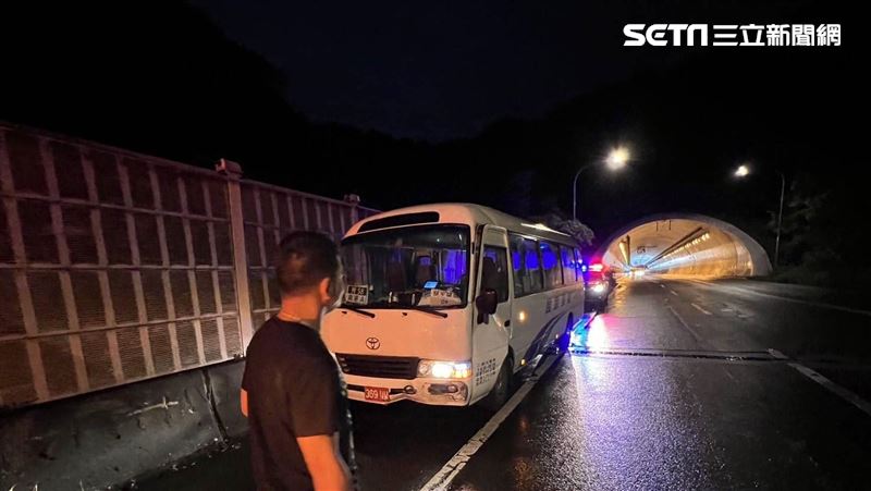 新／康橋校車又傳事故　隧道撞山壁2人傷