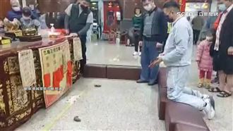 信徒擲筊當爐主出錢出力　爐主：保佑好運