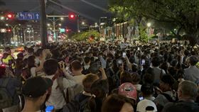 立法院外抗議群眾。黃捷臉書