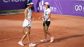 詹皓晴與搭檔吳芳嫺直落二闖進8強。（圖／詹皓晴提供）