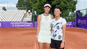 詹皓晴與搭檔吳芳嫺直落二闖進8強。（圖／詹皓晴提供）