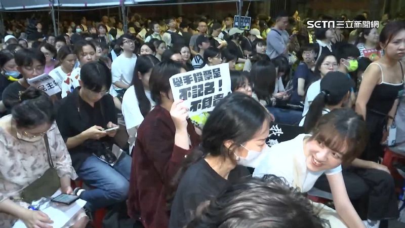 不滿國會「黑箱」　逾3萬人擠爆立院周圍