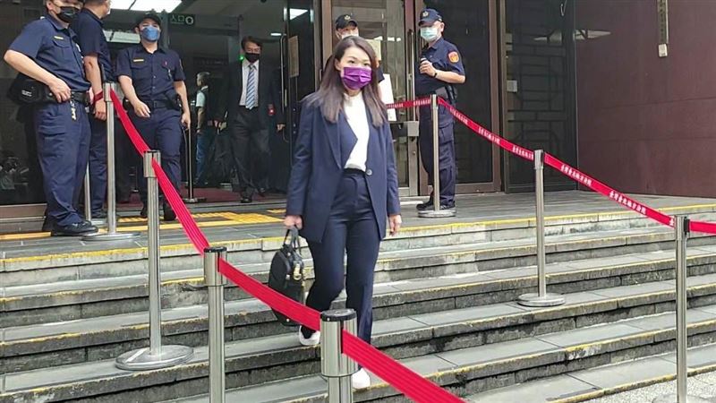 高虹安扯柯建銘！辯助理捐加班費立院常態