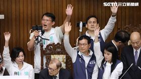 ▲0521立法院議場表決及朝野抗議（圖／記者楊澍攝影）