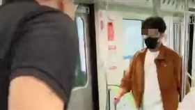 台中捷運,中捷,黑衣大叔(圖/翻攝爆廢公社)