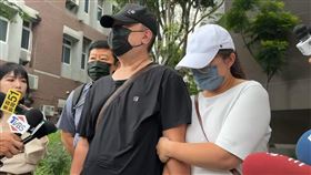 3刀男闖中捷砍人　洪父哽咽5度鞠躬道歉：我真的不會教小孩(圖／翻攝畫面)