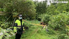 北市白石湖吊橋下發現1名腿部骨折的男屍。（圖／翻攝畫面）