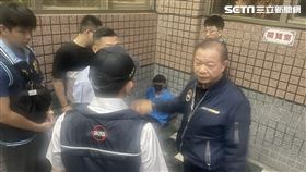新北警方在新莊區雙鳳路1棟公寓緝獲簡男。（圖／翻攝畫面）