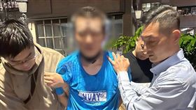 新北警方在新莊區雙鳳路1棟公寓緝獲簡男。（圖／翻攝畫面）