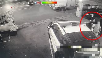 怪！深夜偷開警車車門　離譜畫面曝光