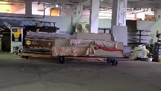 毛毛的！飯店不明長條櫃　網友直呼好莊嚴